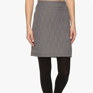 Aventura Gray Quilted Mini Skirt Elastic waist full side snap closure medium